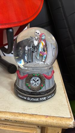 The nightmare before Christmas snow globe/ music box