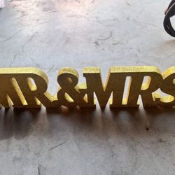 Mr & Mrs Sign