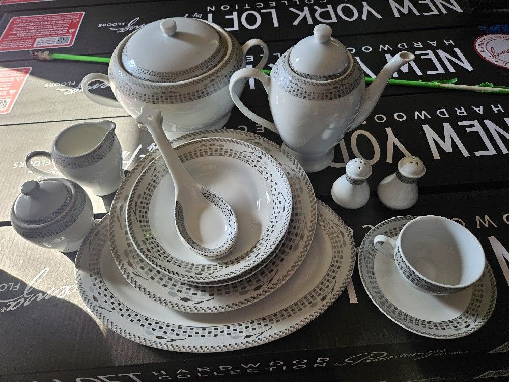 Dinnerware Set