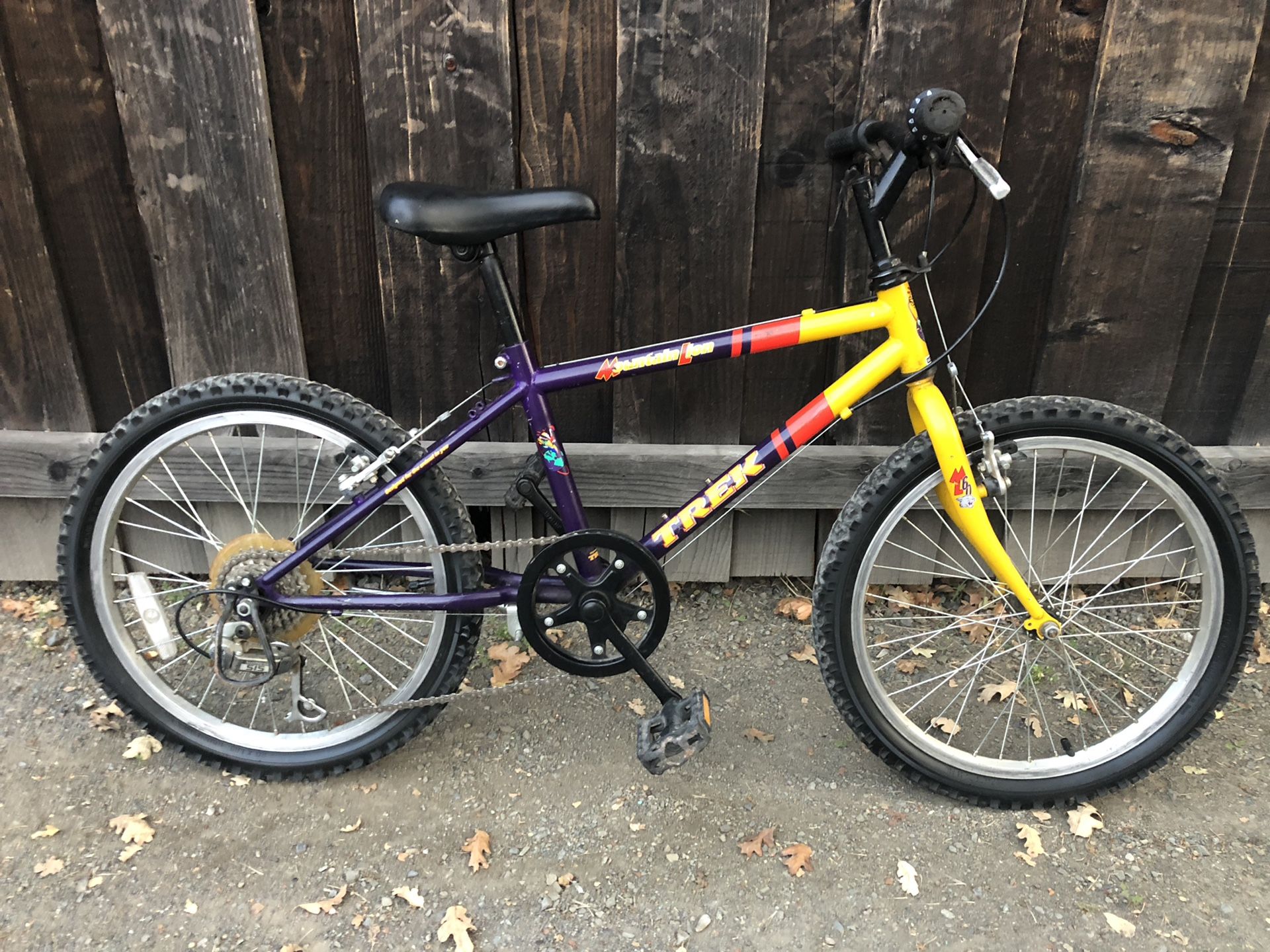 Trek Mountain lion six speed kids 20 inch mountain bicycle and good condition