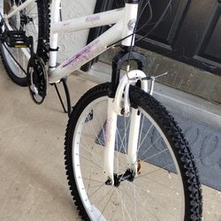 Columbia Trailhead Women s MT Bike. In New Condition for Sale in Dallas TX OfferUp