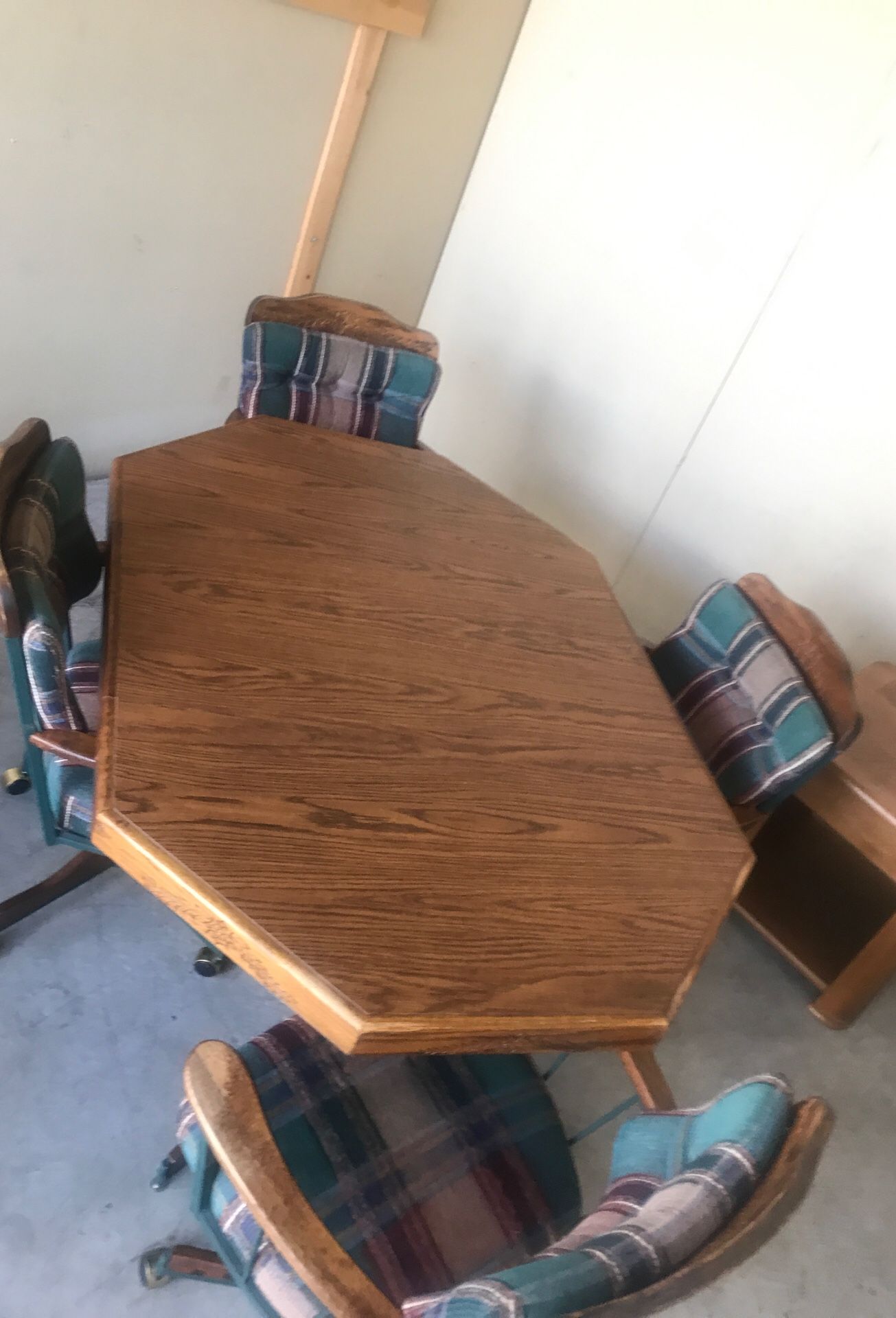 Breakfast dinning table with 4 chairs on coasters and leaf