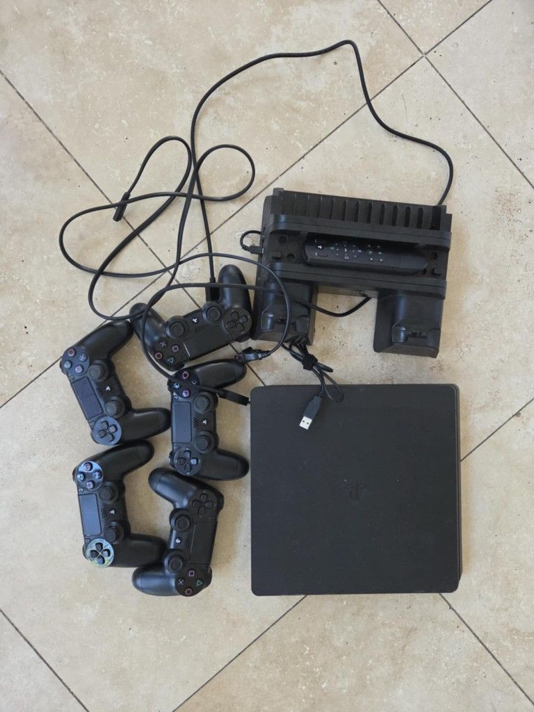 Ps4 Slim with 5 Controllers
