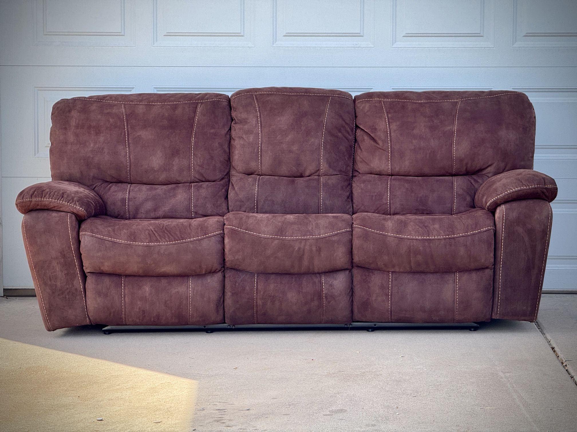 Super Clean And Comfy 3 Seater Sofa With Recliners