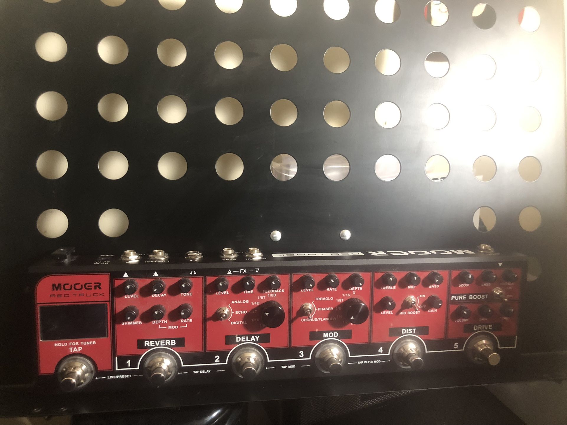Mooer red Truck