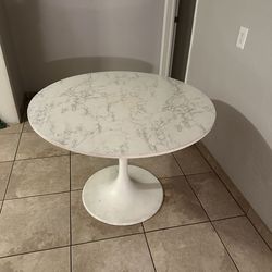 Round 41 inch dinning table