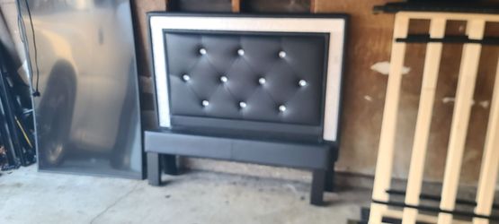 Una base de cama twin