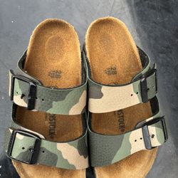 Girl Size 28 Brirkenstocks