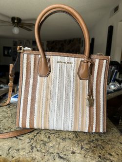 Michael Kors Mercer Medium Accordion