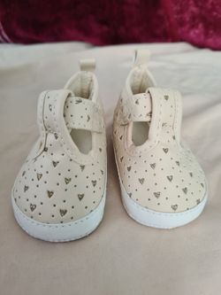 Baby Girl Mary Jane Shoes with Gold Hearts