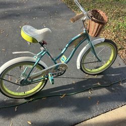 Girls Huffy Panama Jack Cruiser bike
