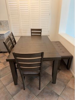Dining table set