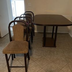 Living Room, Kitchen & Refrigerator 