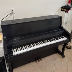 Free Upright Piano in San Mateo
