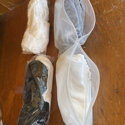 We are selling brand new men's and women's thin socks, with 6 pairs in each pack