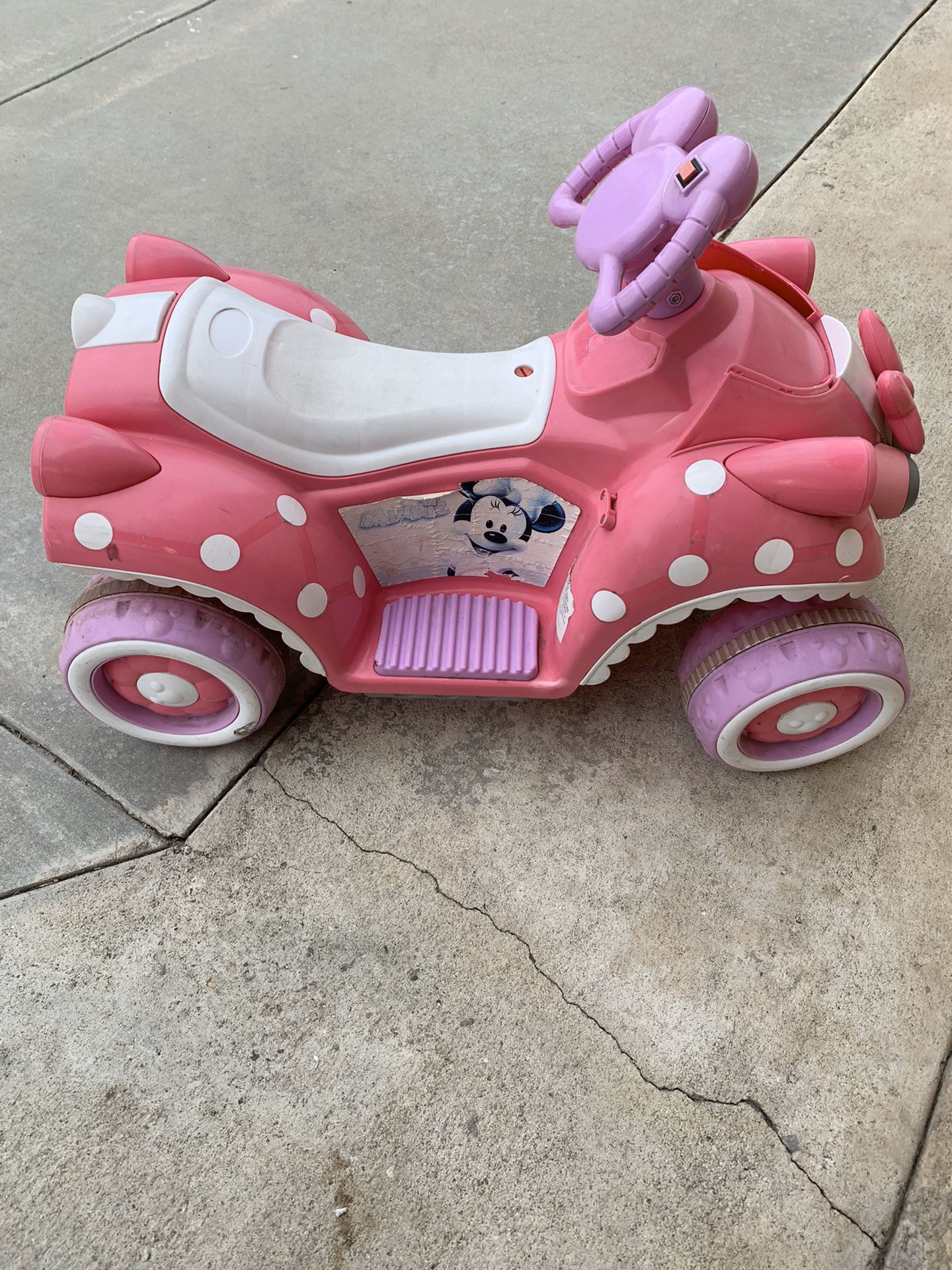 Minnie mouse 6v squad toddler ride on