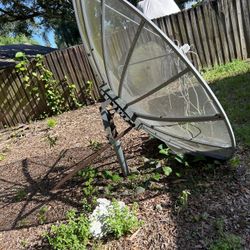 Estoy regalando esta antena, solo la tienen que desenterrar 