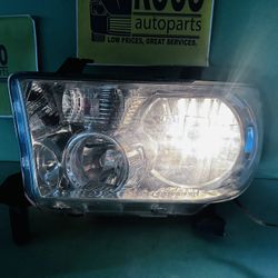 2007 - 2013 TOYOTA TUNDRA 2008 -2017 TOYOTA SEQUIOA HALOGEN HEADLIGHT LEFT DRIVER SIDE OEM TESTED