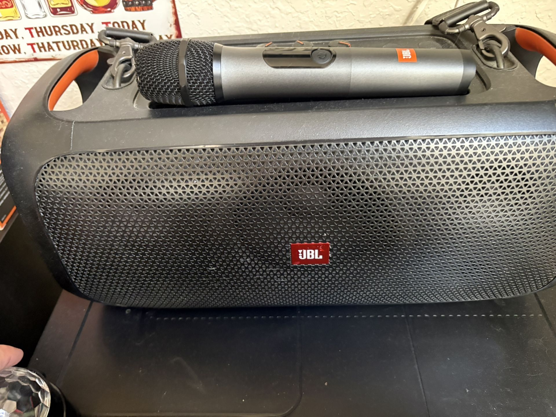 JBL party boxy on-The-go sound box