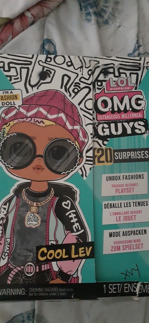 LOL OMG$5.00 OFF GUYS OUTRAGEOUS MILLENNIAL COLLECTIBLE PACKAGE BECOMES PLAY SET FASHIONISTA. FIERCE STYLE 20 SURPRISES NEW UNOPENED BOX 4 BOYS/GIRLS 