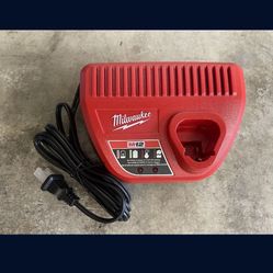 Milwaukee M12 Charger New