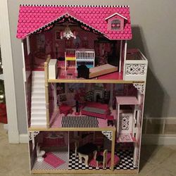 Kidskraft Amelia Dollhouse With Furniture, Dolls, and Working elevator