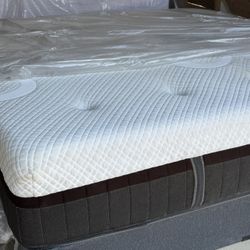 USED KING SIZE STEARN FOSTER HYBRID MATTRESS WITH BOX SPRINGS DELIVERY 🚚 AVAILABLE 