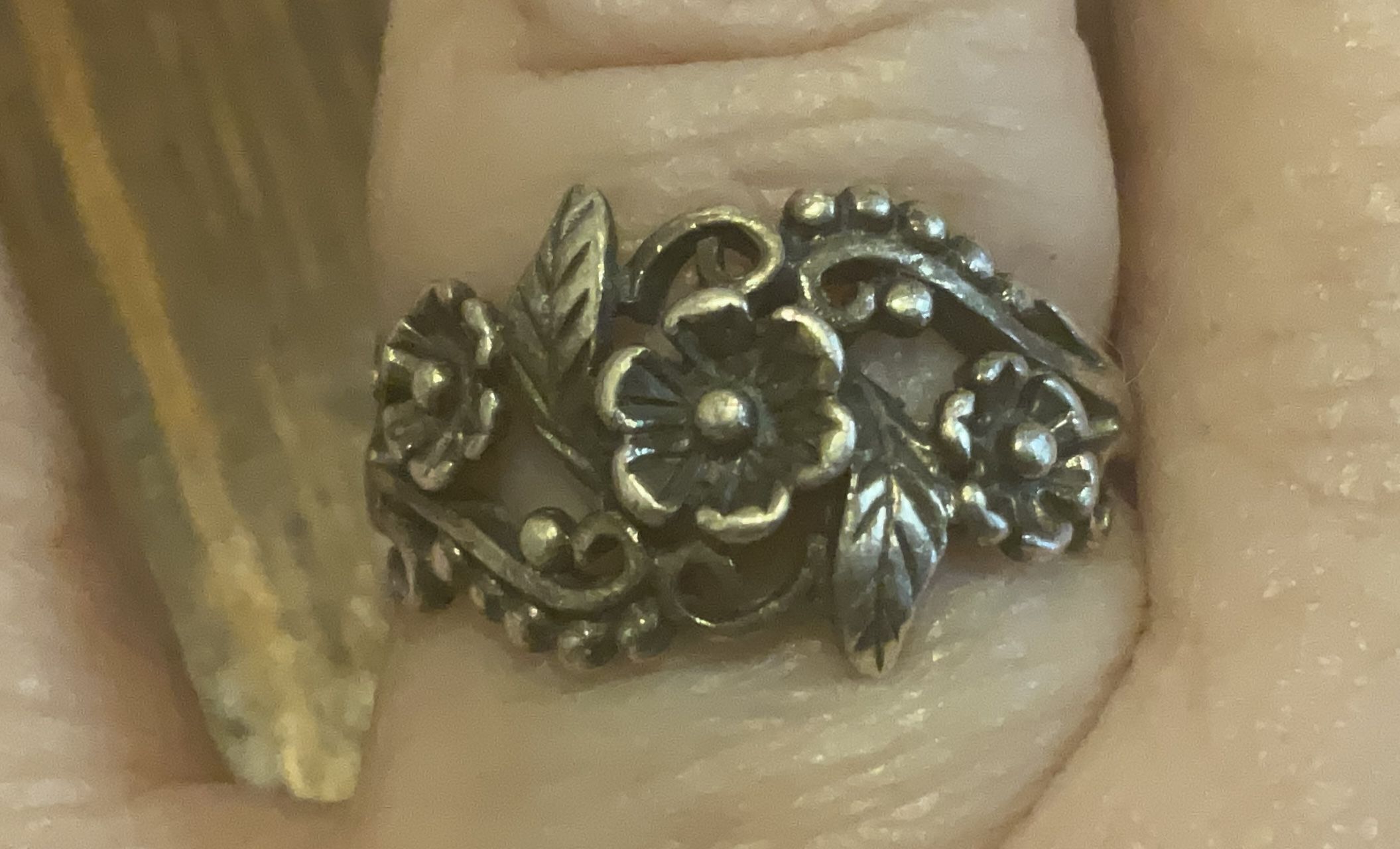 Sterling flower and leaves ring vintage size 7.5.