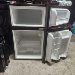 Refrigerator Freezer. GE