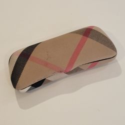 Burberry Sunglasses Eyeglasses Hard Case  Nova Check Plaid. Good shape, 
please see the photos. Will fit small to medium size glasses
