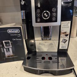 Delonghi Magnifica Superautomatic Espresso Machine