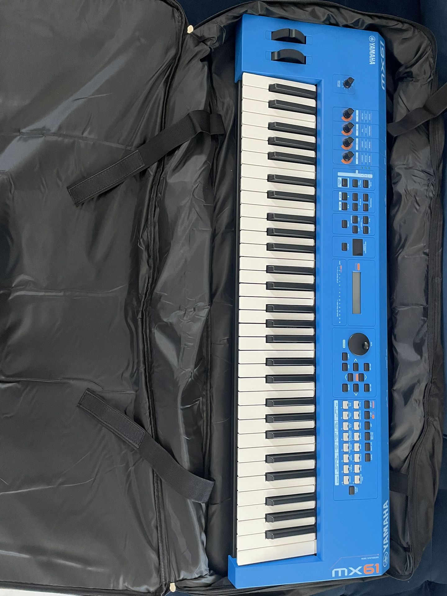 Yamaha MX61-61 Key Electric Blue Synthesizer 