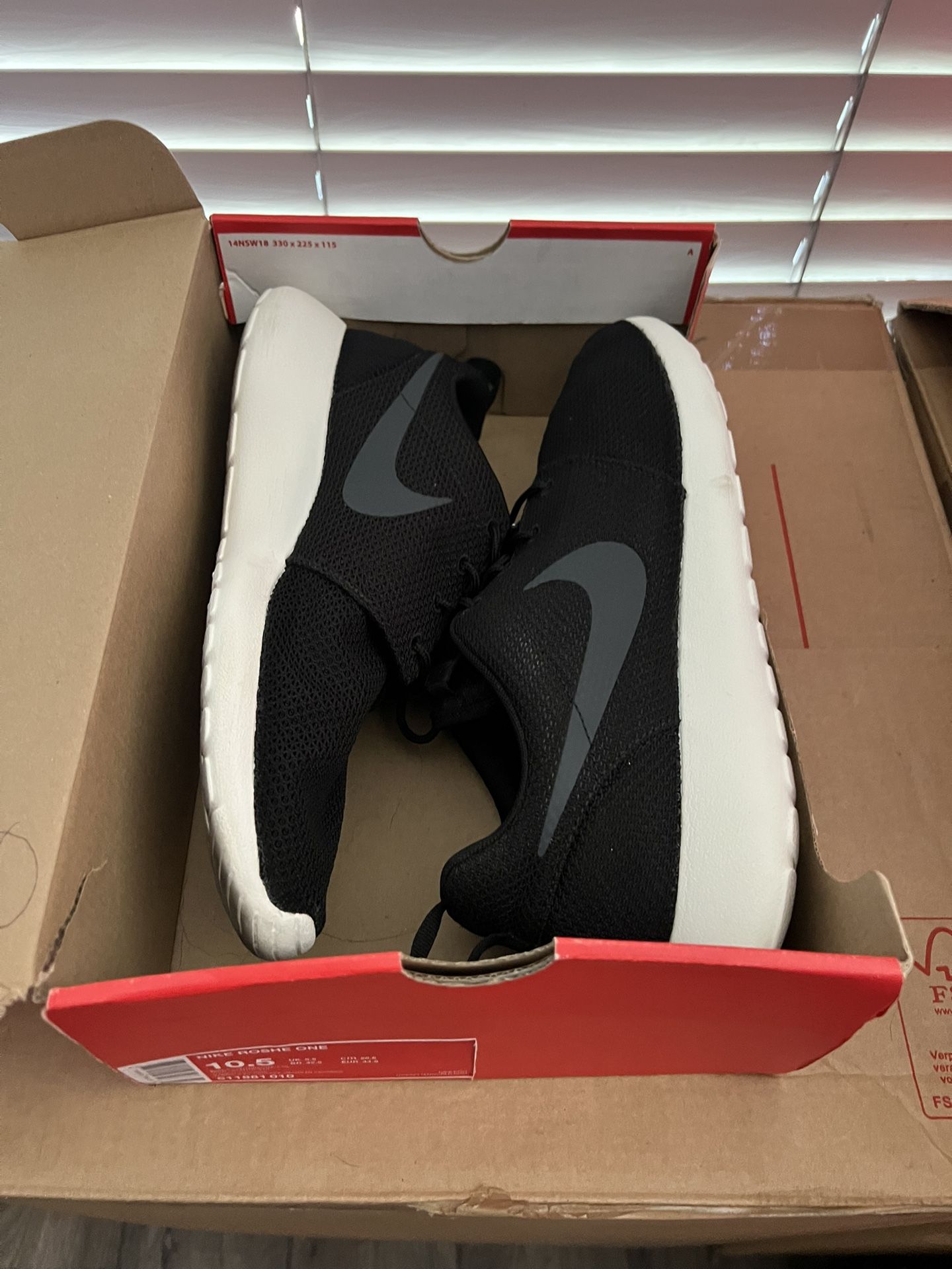 Nikes Pumas Adidas