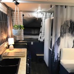 ***BEAUTIFULLY REDONE*** 2009 Fleetwood Niagara Pop up Trailer/camper