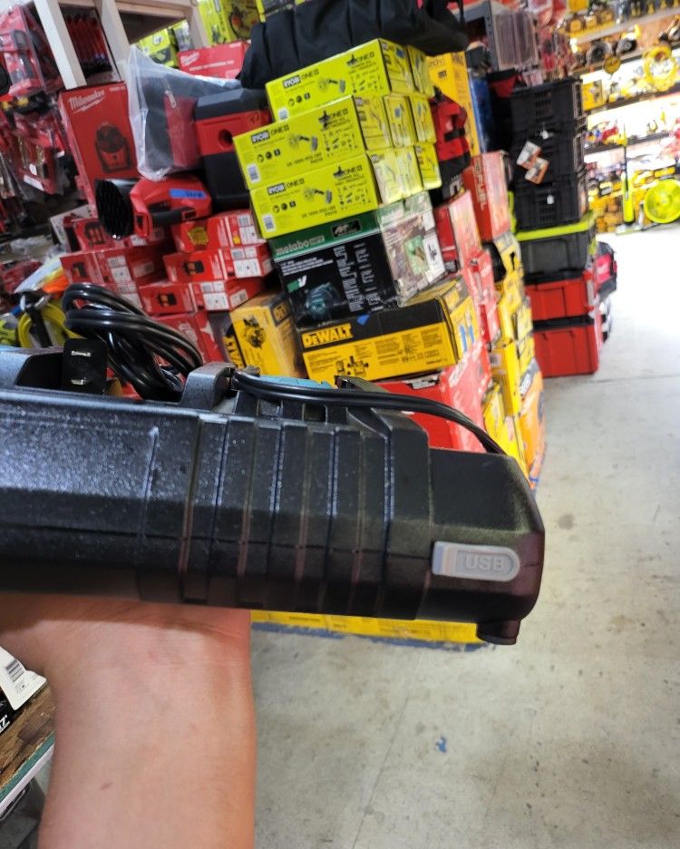 MAKITA 18V RAPID CHARGER $120