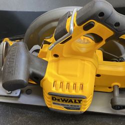 DEWALT FLEXVOLT 60-Volt MAX Cordless Brushless 7-1/4 in. Circular Saw with Brake (Tool-Only)