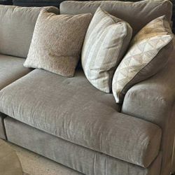 OM• $38 Initial • Brand News/ 3 Pc Sectional With Chaise Couch 