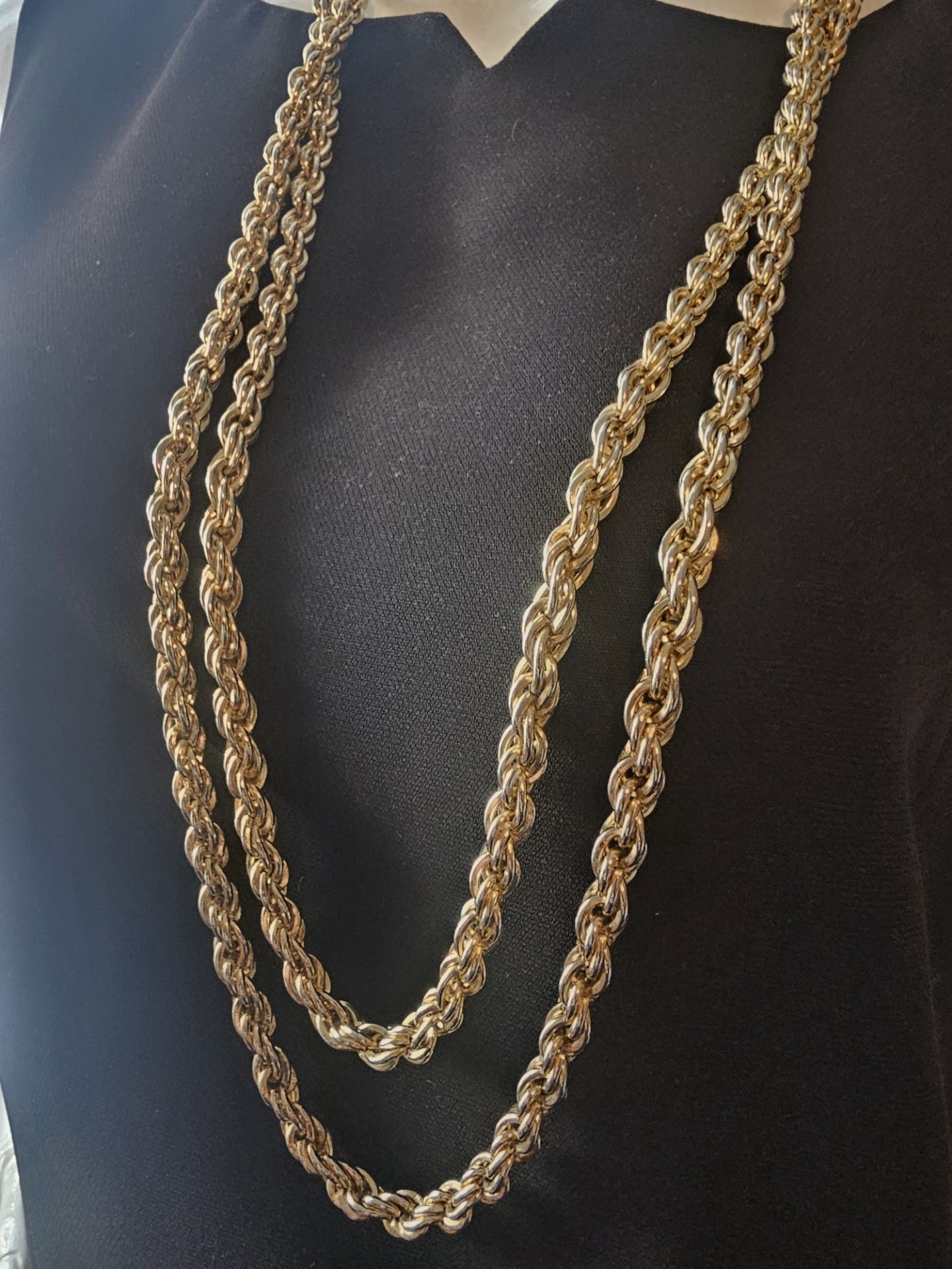 $45.00 - 1970's Gorgeous Gold Tone Chain Link Statement Necklace! 36" Long/Adjustable Height/Multiple Ways of Wearing it!