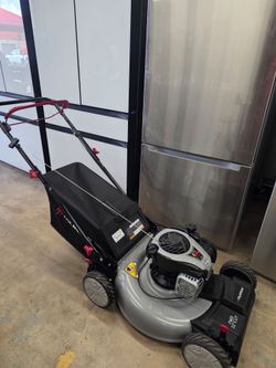 Murray 22" Self-Propelled Gas Lawn Mower w/ Briggs & Stratton E550 Engine – $260
