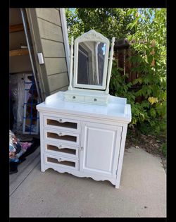 6 drawer vanity with mirror top