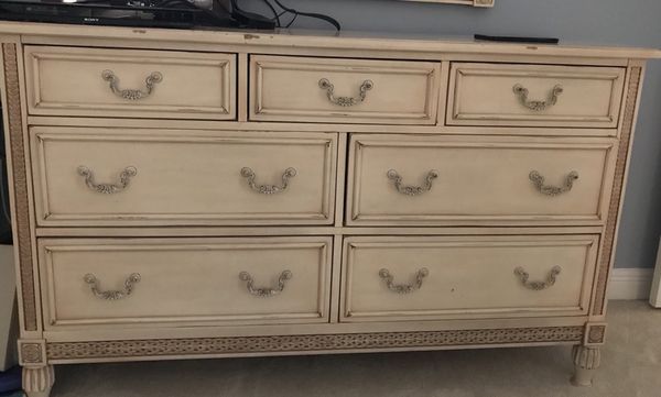 Jaclyn Smith Largo Dresser And Mirror Set For Sale In Wellington Fl Offerup