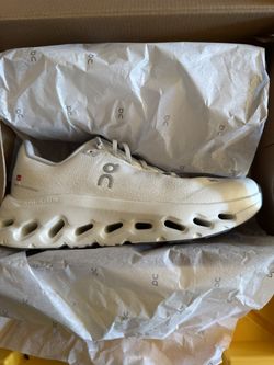 Running Shoes ON Size Women 8,5