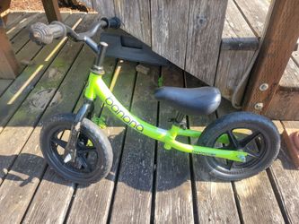 Banana balance bike