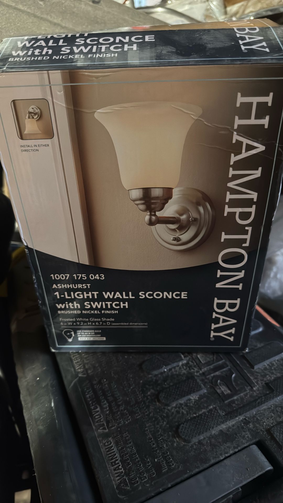 Hampton 1 Light Wall Light With Switch