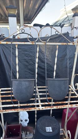 Black metal hanging planter basket ( 2 )