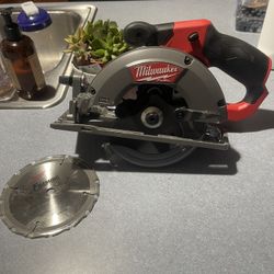 Milwaukee M12 Fuel Circular Saw