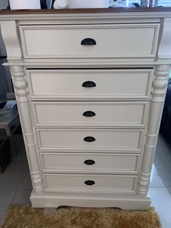 2  nightstands and a dresser
