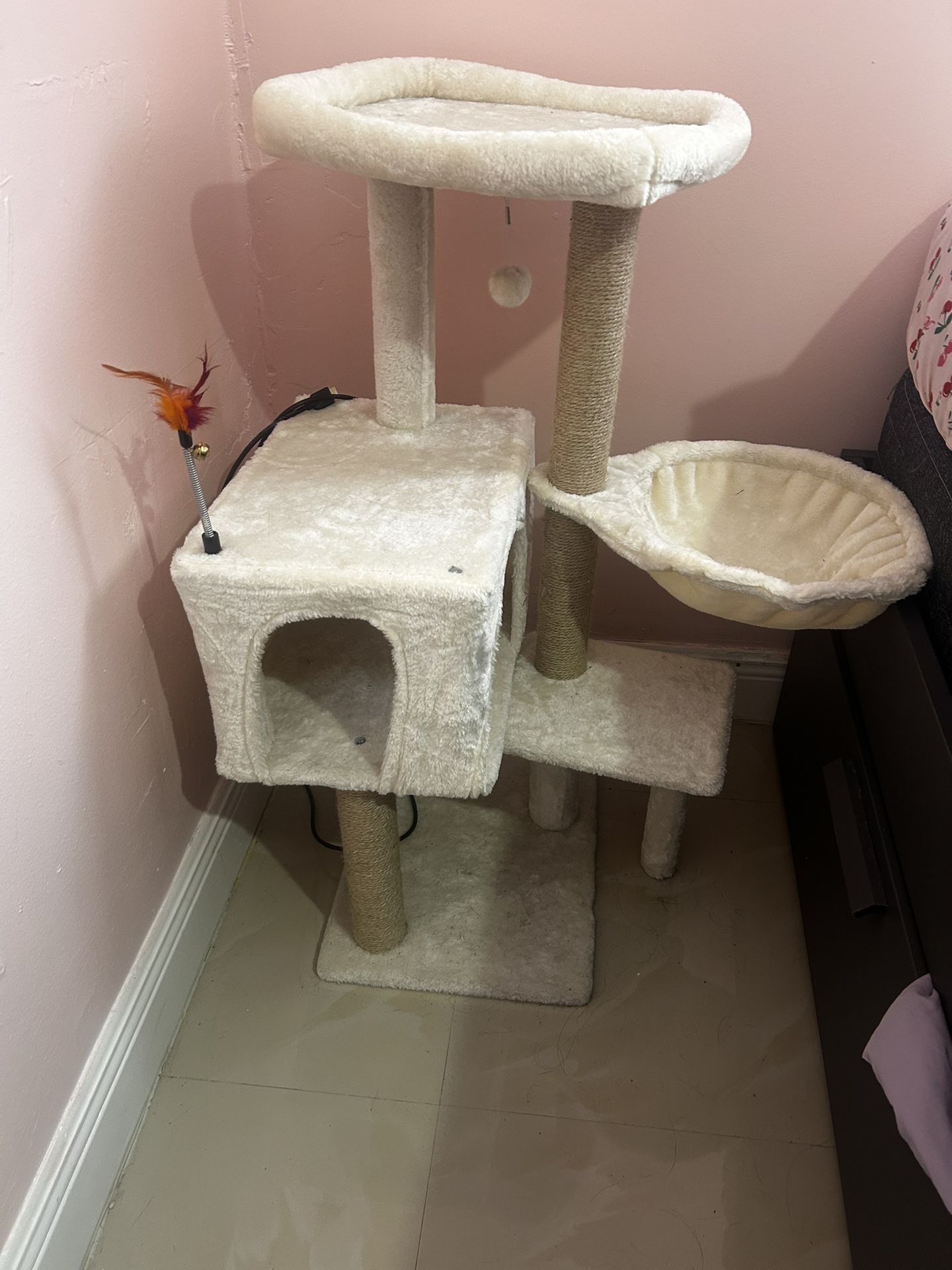 unused cat tree