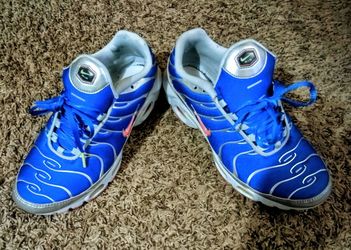 NIKE WOMEN'S AIR MAX PLUS.. ULTRAMAN BLUE AND SILVER METALLIC