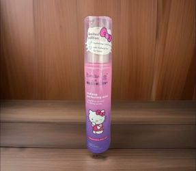 The Crème Shop x Hello Kitty Hydrating Makeup Perfecting Mist Aloe Vera 3.38 fl